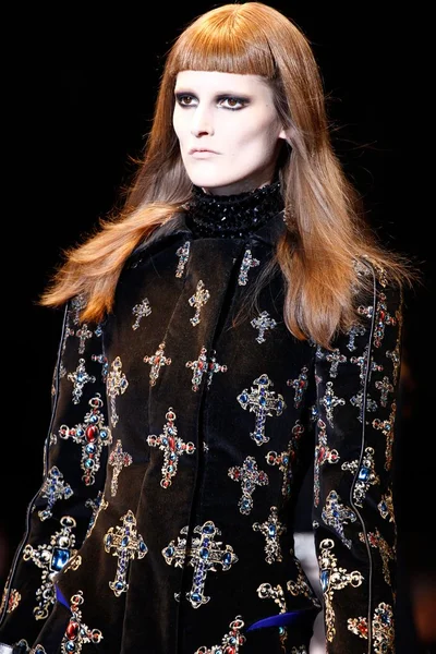 Look 29